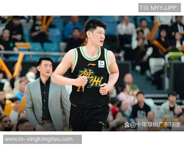 全运会小组赛胡金秋砍下33分6板四川男篮轻取中国香港队